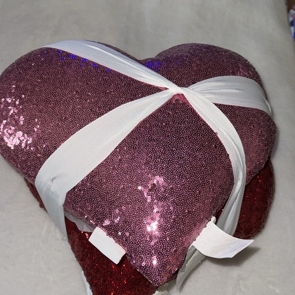 Isaac Mizrahi valentine’s Day, sequent, Heart Shaped Accent Pillow ♥️🩷 - Picture 4 of 6